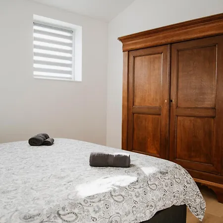 Bella Casa - Spacieux Triplex Au Centre Historique De Apartman Liège